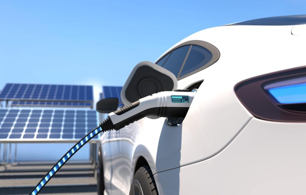 elektromos autó töltése napelemmel