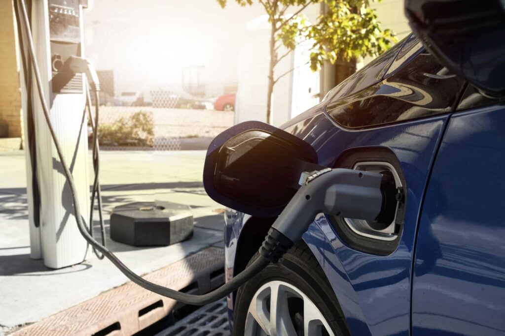 elektromos autó akkumulátorát gyorstöltéshez otthon 22 kw-os töltés szükséges, gyári töltővel tölteni 22 kw-osan nem lehetséges