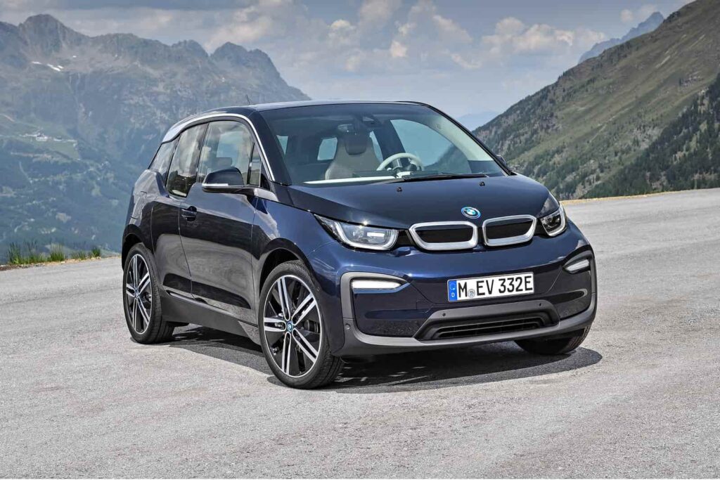 bmw i3 és bmw i3s 100km hatótávnál is több a bmw i3-at érdemes 120 ah használt akkumulátor-al használni első és hátsó hajtás is rengeteg teszt is található