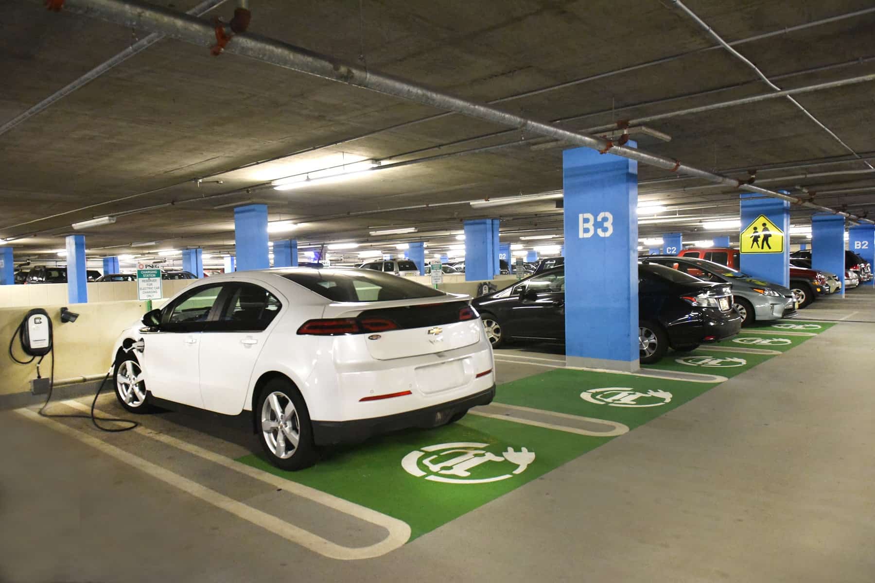 zöld rendszám igénylése és zöld rendszámmal az elektromos km megtételére képes