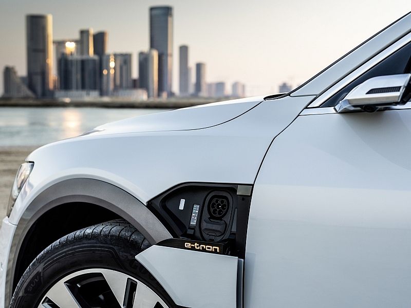 audi,tron,porsche,autót,autó,elektromos,tron 55,tron,megfelelő,egyébként,led,gyorsulás,mennyire,hátul,kényelmes,otthon,energiát,érezni,elsősorban,hátul,millió,szép,ban,navigáció,nettó,,