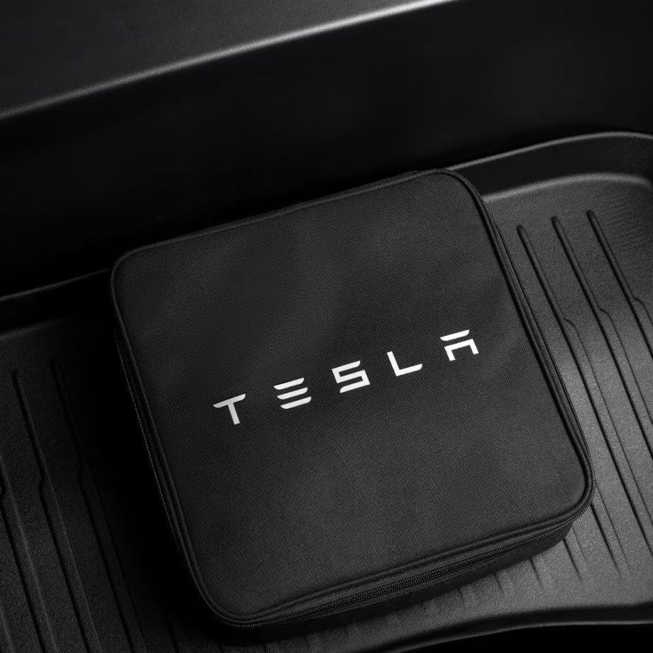 Tesla mobil csatlakozó