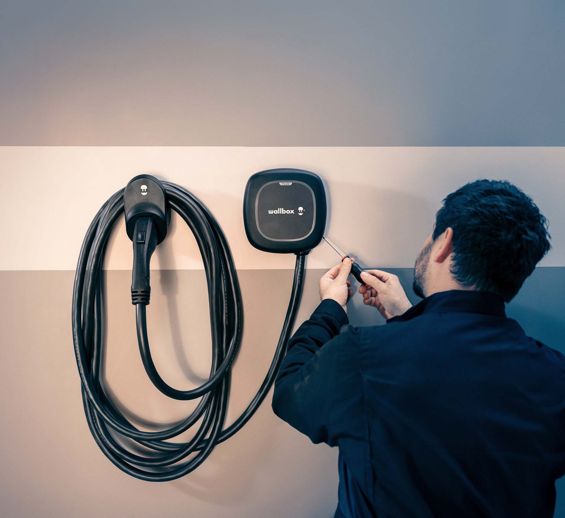 elektromos autó töltő telepítés,fali töltő,fali töltők,elektromos,fali,töltő,autó,áfa,töltés,töltési,app,11kw,teljesítmény,áram,