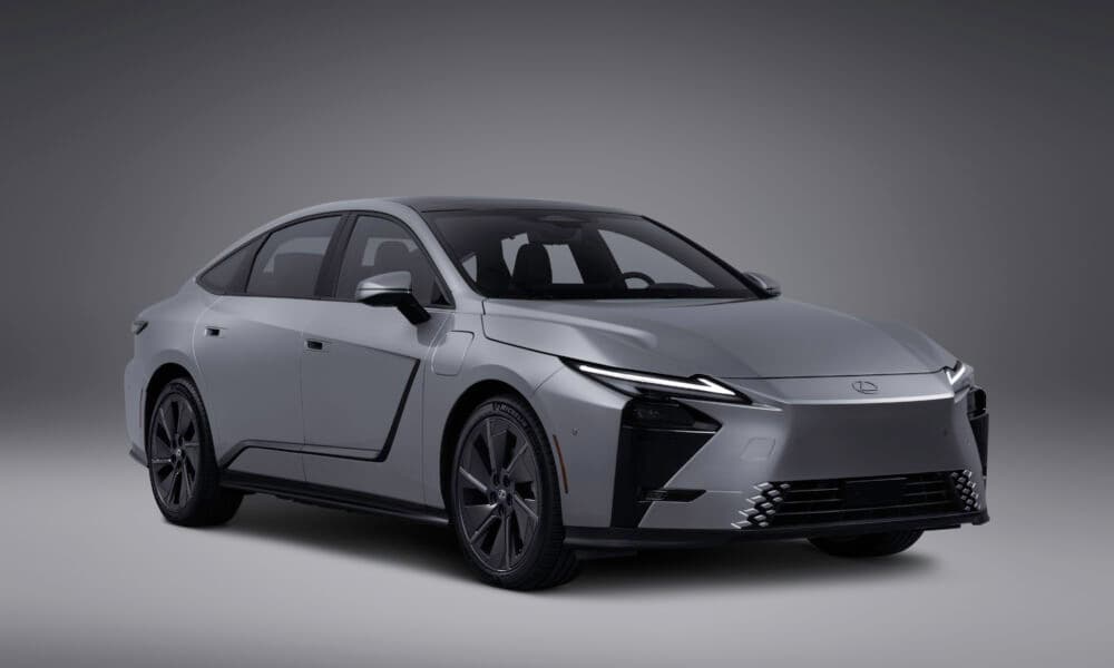 lexus es,öntöltő hibrid,luxus,digitális,képest,kapott,alapján,európában,nőtt,2025,kiváló,lóerőt,miatt,megújult,tengelytáv,lexus es,