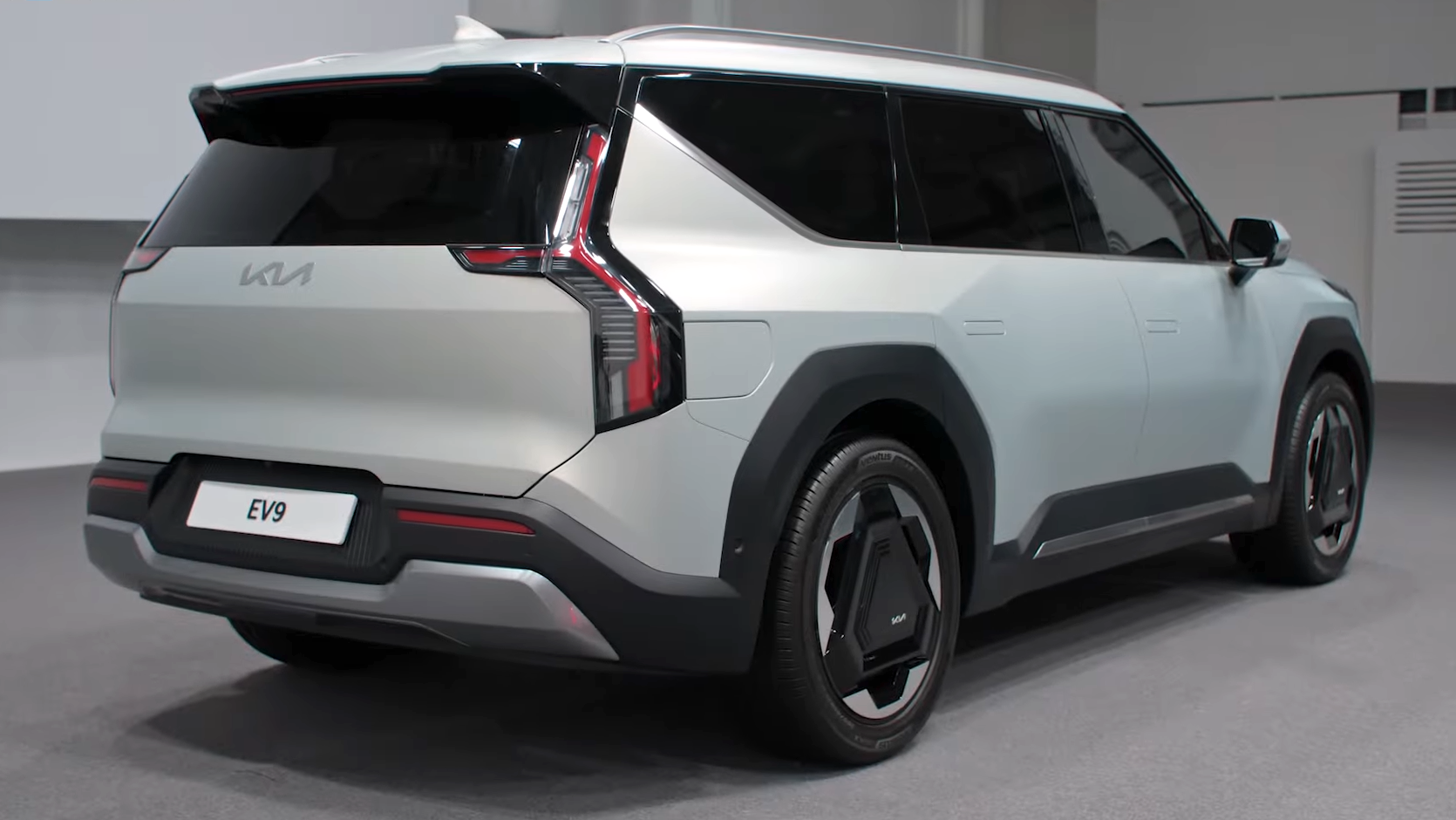 hyundai ioniq 9, 160 kw,24 perc, menet közben, elektromos,különböző,kerekekkel,5,2,magas,620,