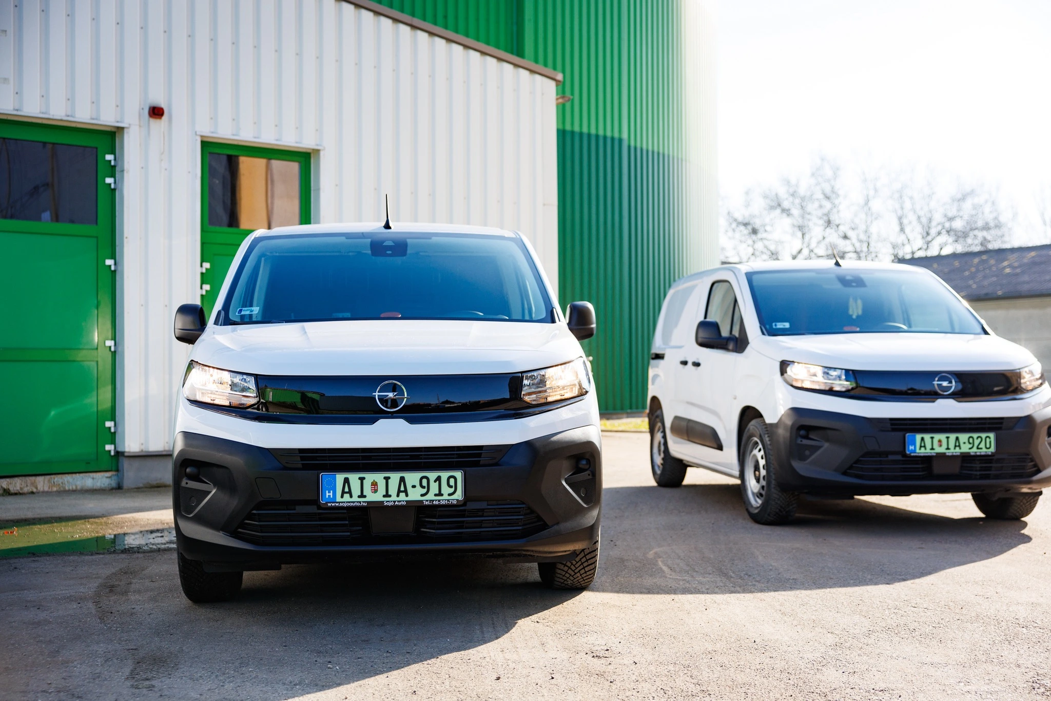 zöld rendszám zöld rendszámmal,zöld rendszámú,elektromos autó,zöld rendszámú,tesla model,tesla model,nulla emissziós,budapesten és számos,belsőégésű motorral,bmw i3 bev,