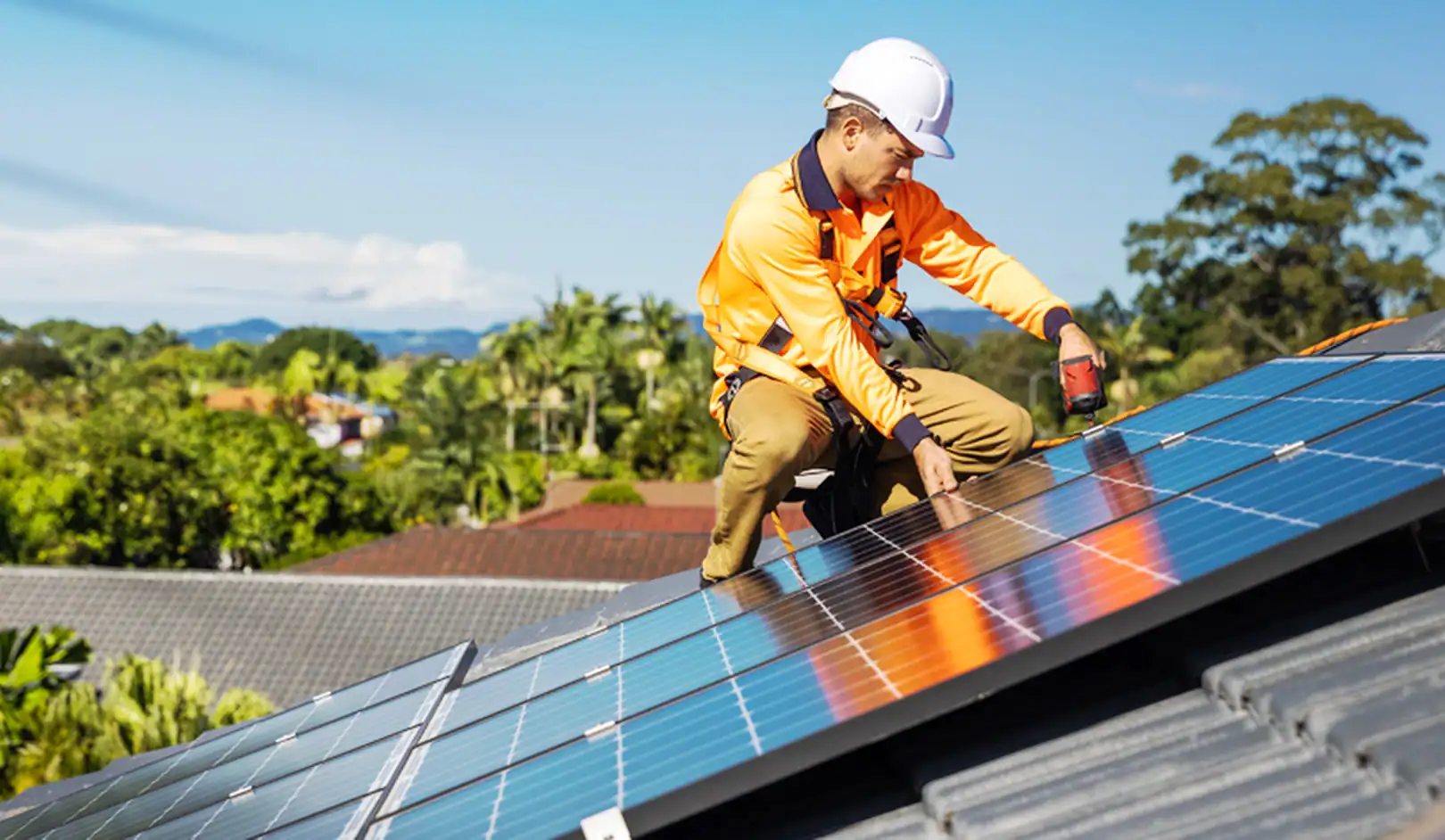 Napelemes töltés napelemes töltő telepítése szakszerűen, megfelelő napelem teljesítmény, napenergia eszközök,